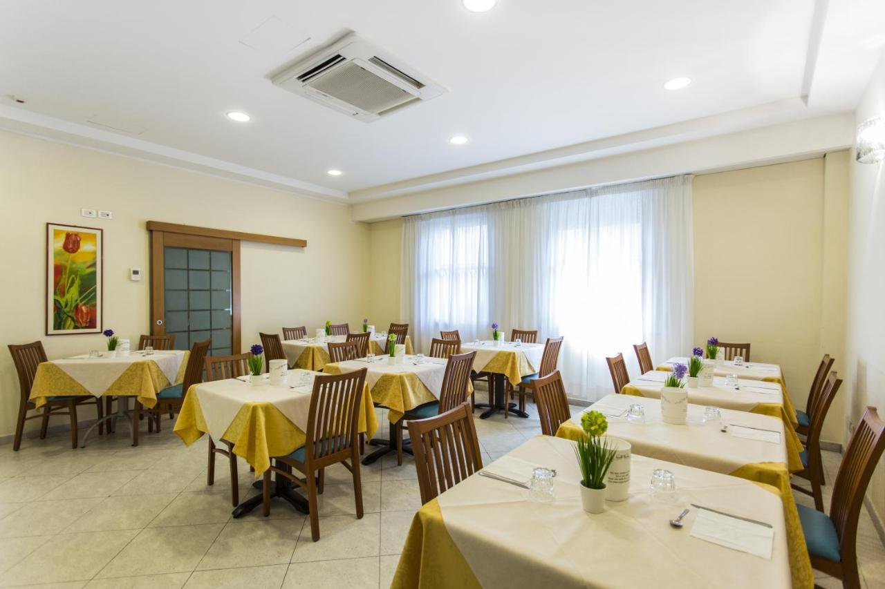 Hotel Savana Rimini Exterior photo