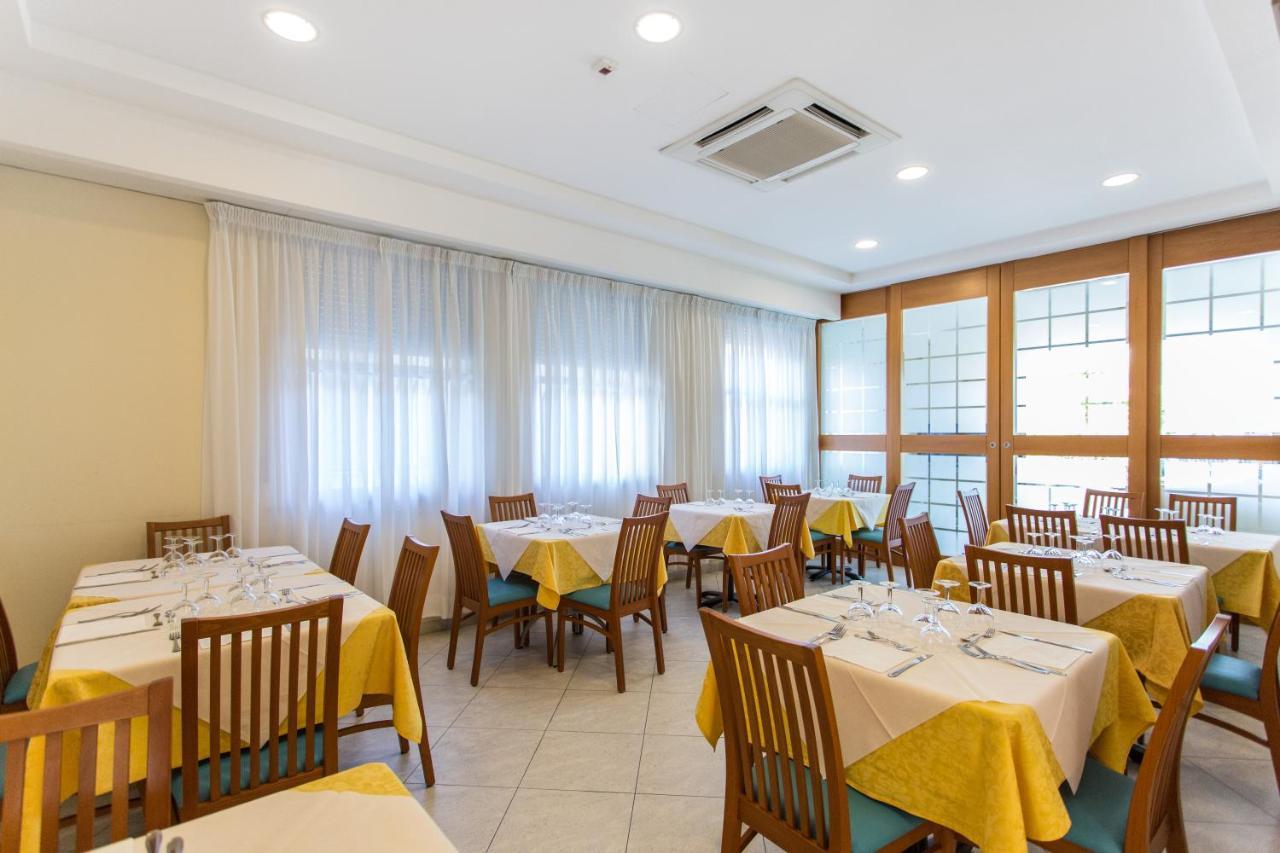 Hotel Savana Rimini Exterior photo
